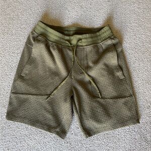 lululemon athletica Textured Green Men's Athletic Shorts